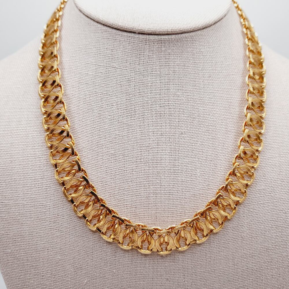 Vintage Trifari Interlocking Choker Necklace Gold Tone 18 Inch Signed